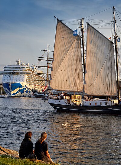 Traditionssegler und moderne Hafenstadt: Rostock Warnemünde